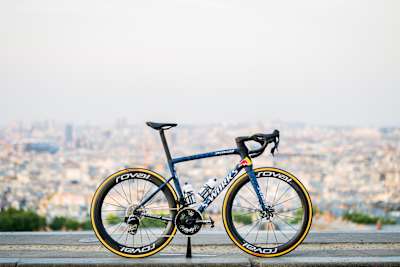 An homage to France: Red Bull – BORA – hansgrohe goes blue, white