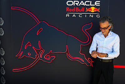 Sleeves up: Laurent Mekies gets to work at Oracle Red Bull Racing 