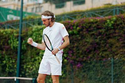 Stefanos Tsitsipas (GRE) visto durante un entrenamiento de tenis en el Monte Carlo Country Club (Mónaco) el 06/07/2024.