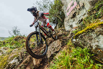 Louise Ferguson seen at the Red Bull Hardline in Dinas Mawddwy, Wales in 2025.