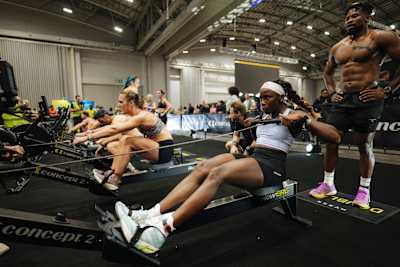 Onthatile Zulu und Matthew Stone treten im Hyrox im CTICC in Kapstadt, Südafrika, am 20. Juli 2025 auf.