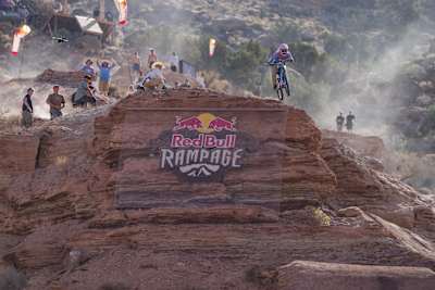 Robin Goomes rijdt tijdens de finale voor vrouwen bij de Red Bull Rampage in Virgin, Utah, VS, op 10 oktober 2024.