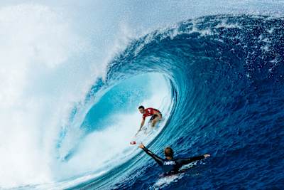 Griffin Colapinto rides a wave at the 2025 Tahiti Pro