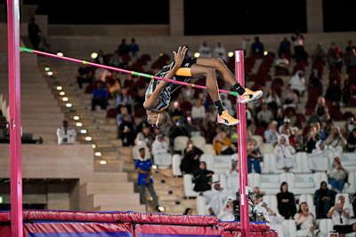 Mutaz Barshim, 9 Mayıs 2024'te Katar'ın Doha kentindeki Katara Amfitiyatrosu'nda mücadele ediyor.