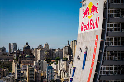Sandro Dias während des Red Bull Building Drop in Porto Alegre, Brasilien, am 25. September 2025.