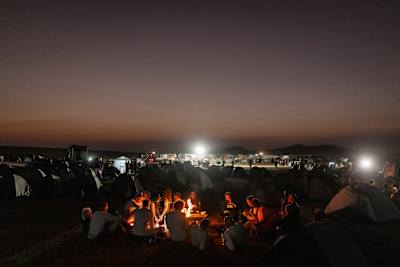 Vue d'ensemble du bivouac du Marathon après la 9e étape du Rallye Dakar 2026 à Wadi Ad Dawasir, en Arabie saoudite, le 13 janvier 2026.   