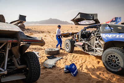 Nani Roma (ESP) y Alex Haro (ESP) de Ford M-Sport vistos en el vivac del maratón después de la etapa 4 del Rally Dakar 2026 en Al Ula, Arabia Saudita, el 7 de enero de 2026.