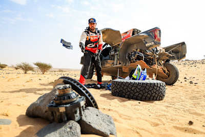 Henk Lategan and Brett Cummings repairing their Toyota DKR GR Hilux  during the Stage 11 of the Dakar 2026, on January 15, 2026.