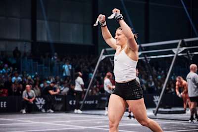 Laura Horváth compite durante la final del World Fitness Project 2025 en Copenhague, Dinamarca, el 20 de diciembre de 2025. 