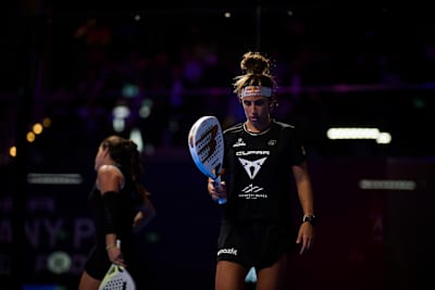 Beatriz González holds her padel racket during the 2026 Premier Padel P2 Düsseldorf semi-finals at Esprit Arena, Germany, on 6 October