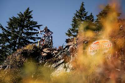 Asa Vermette predvádza svoje umenie na Red Bull Hardline vo West Vancouveri v Kanade 15. októbra 2026.