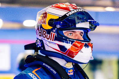 Portekiz'in Portimão kentinde düzenlenen GT World Challenge Europe Sezon Finali'nde yarış kaskını takmış halde Max Verstappen.