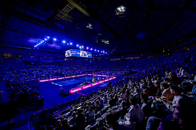 Die elektrisierende Atmosphäre im Palau Sant Jordi während der Premier Padel 2025 Finals in Barcelona, Spanien, am 12. Dezember 2025.