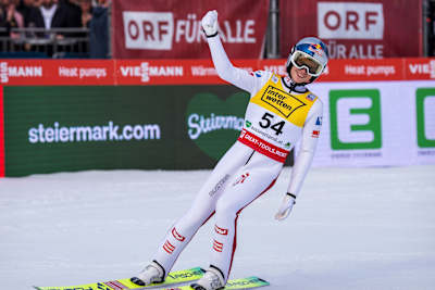 Stephan Embacher jubelte über seine persönliche Bestweite von 240,5 Metern