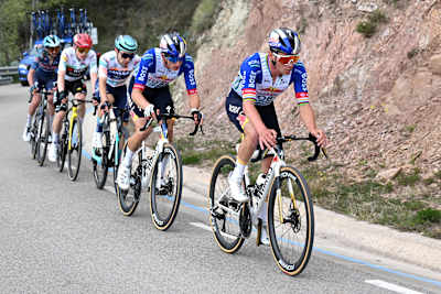 Remco Evenepoel und Florian Lipowitz von Red Bull BORA hansgrohe machen das Tempo bei der 105. Volta a Catalunya 2026, Etappe 6 von La Berga nach Queralt, Spanien