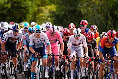 Mads Pedersen iz i Mathias Vacek tokom 5. etape utrke Giro d'Italia od Ceglie Messapice do Matera, Italija, 14. maja 2025.