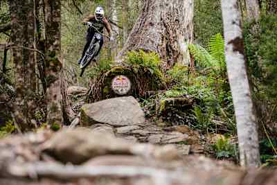 Aaron Gwin während eines Practice Runs bei Red Bull Hardline im Maydena Bike Park, Australien am 6. Februar 2026
