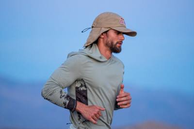 Arda Saatçi durchquert die kalifornische Wüste beim Red Bull Cyborg Season Ultra 600 2026.