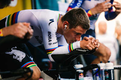 Remco Evenepoel warming up