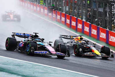 2024'te Brezilya F1 Grand Prix'sinde, güvenlik aracı devreye girdikten sonra yeniden başlayan yarışta Max Verstappen, Esteban Ocon'u geçerek liderliği ele geçirdi. 