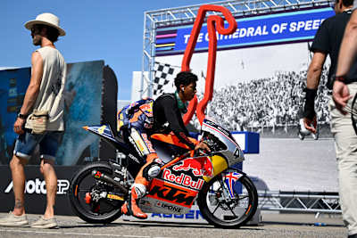 Sullivan Mounsey on his way to the track in Assen 2026 - QP Session