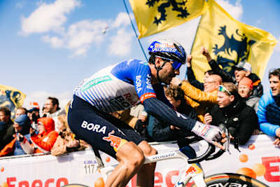 Tim van Dijke in actie tijdens de Ronde van Vlaanderen