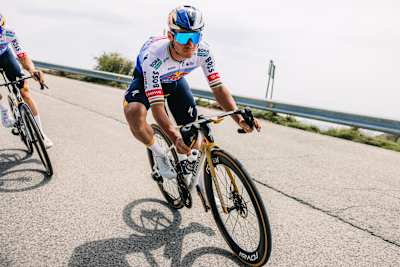 Remco Evenepoel of Red Bull – BORA – hansgrohe showcases his Tour de France jersey during a thrilling photoshoot in Sierra Nevada, Spain, in May 2026.