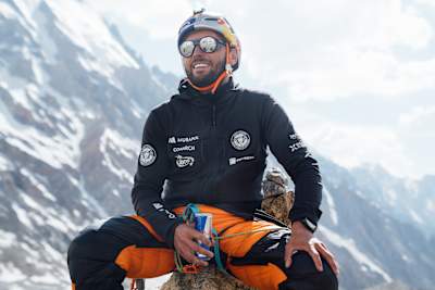 Andrzej Bargiel uśmiecha się podczas wyprawy na Nanga Parbat w Pakistanie, w czerwcu 2026 roku.