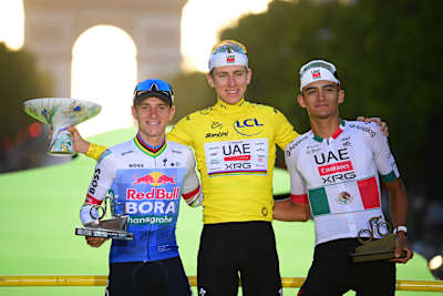 Remco Evenepoel posa sul podio dopo la 113ª edizione del Tour de France 2026.