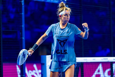 Bea González competing during the Qatar Airways Premier Padel Finals in Barcelona in 2025.