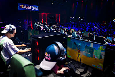 Mongraal und MrSavage bei Red Bull Reshuffle
