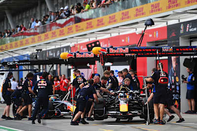 Max Verstappen et Isack Hadjar dans les stands lors du Grand Prix de Formule 1 du Canada 2026.