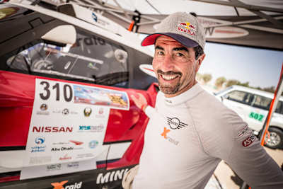 Luc Alphand en la segunda etapa del Abu Dhabi Desert Challenge, en Hamim.