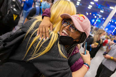 Jeannail 'Cuddle_Core' Carter greets fan at EVO 2022, at the Mandalay Bay Convention Centre in Las Vegas, NV, USA on August 5, 2022.