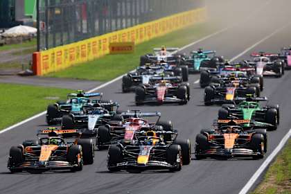 Lando Norris ispred Maxa Verstappena i Oscara Piastrija na startu Velike nagrade Italije na stazi Monza 7. septembra 2025. godine