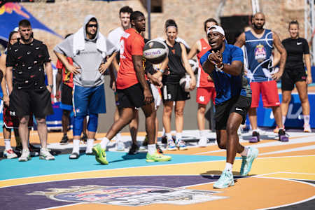 Chris Matthews a.k.a. Lethal Shooter während des Red Bull Half Court Weltfinales in Belgrad, Serbien am 15. September 2023.