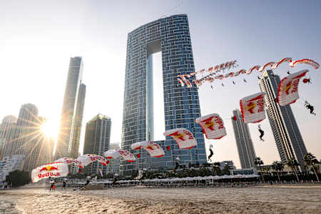 Brian Grubb din Statele Unite, văzut în timpul proiectului WakeBASE la Adress Beach Resort din Dubai, Emiratele Arabe Unite, la 29 noiembrie 2023. 