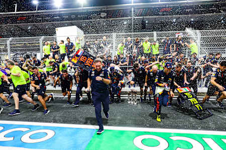 Red Bull Racing Team-Chef Christian Horner feiert nach dem Großen Preis von Saudi-Arabien 2023.