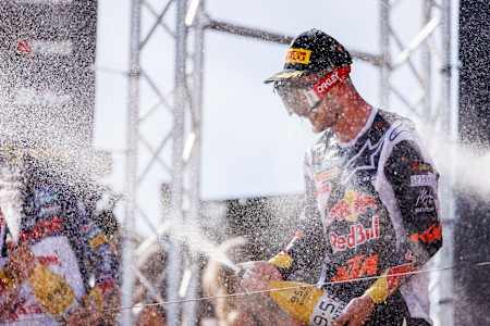 Jeffrey Herlings matched Stefan Everts's record of 101 MXGP wins in Portugal.
