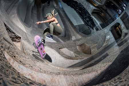 Leticia Bufoni lors du tournage de Leticia Pushes Mzanzi au Cap, en Afrique du Sud, le 6 mars 2023.