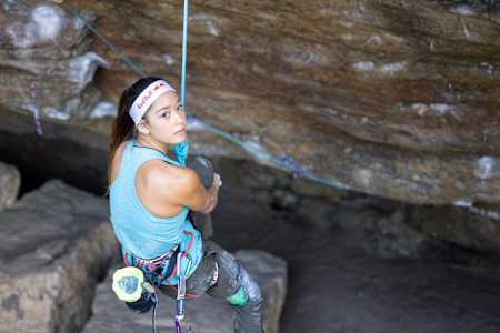 Angie Scarth-Johnson bei einer Klettertour in Nowra, New South Wales, Australien.