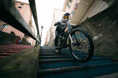 Tomas Slavik cycles his way through Genoa and will be among the favourites for the grand finale of the urban downhill circuit to be staged on October 20 in Genoa, Italy.