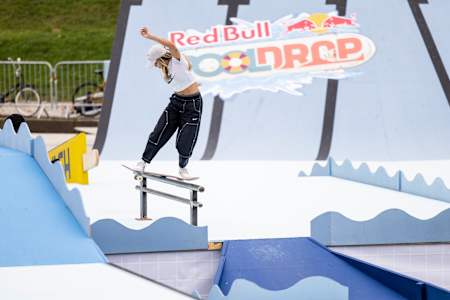 Leticia Bufoni durante el Red Bull Pool Drop en Múnich, Alemania, el 2 de agosto de 2024.