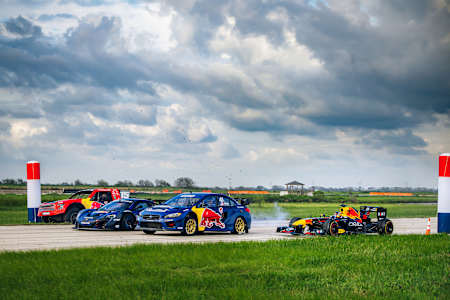 Andrew Carlson, Mad Mike, Scott Speed y Patrick Friesacher compiten en el Red Bull 4 Car Monte en Houston, TX, EE.UU. el 4 de septiembre de 2024.