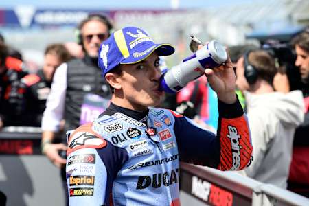 Marc Márquez celebra su primer puesto en el Campeonato del Mundo de MotoGP 2024 en Aragón, España, el 1 de septiembre de 2024. 