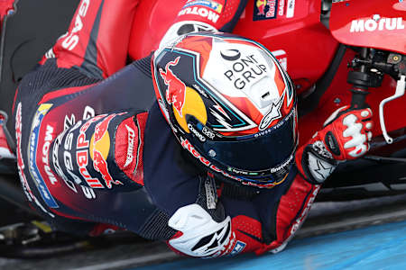 Pedro Acosta leans into a corner at the Thailand MotoGP on October 25, 2024.