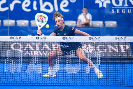 Beatriz Gonzalez Fernandez of Spain competes during the GNP MEXICO MAJOR PREMIER PADEL in Acapulco, Mexico on November 30, 2024. 