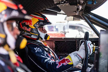 Карлос Сайнс на 4-му етапі ралі-рейду Марокко в Менгубі, Марокко, 10 жовтня 2024 року.