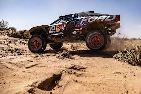 Карлос Сайнс і Лукас Крус на 4-му етапі ралі Морокко в Менгубі, Марокко, 10 жовтня 2024 року.