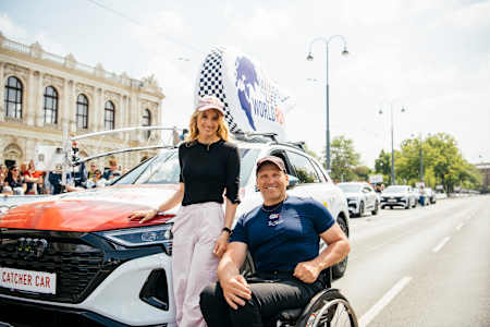 Anna Gasser und Reini Sampl vor dem Start des Flagship Run Wien 2023